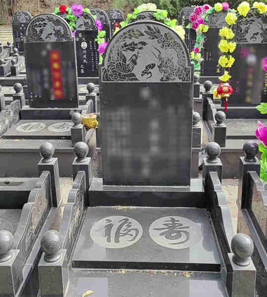 伯福园立碑