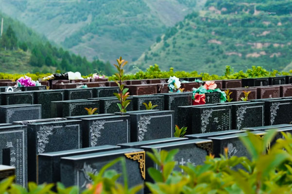 唐昭陵永久墓园紫薇园：一处宁静平和的现代纪念空间。文末附唐昭陵墓园价格表